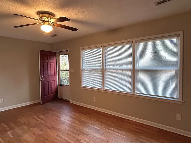 408 Lynette Dr — Photo 8