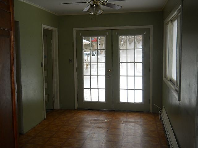 2nd image of 990 Cambridge Dr