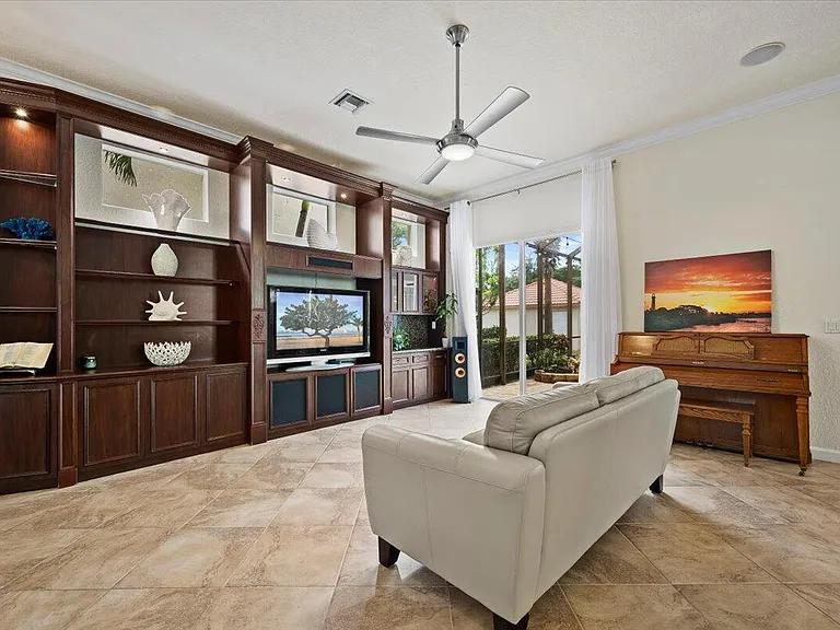 8203 Calterra Dr — Photo 23
