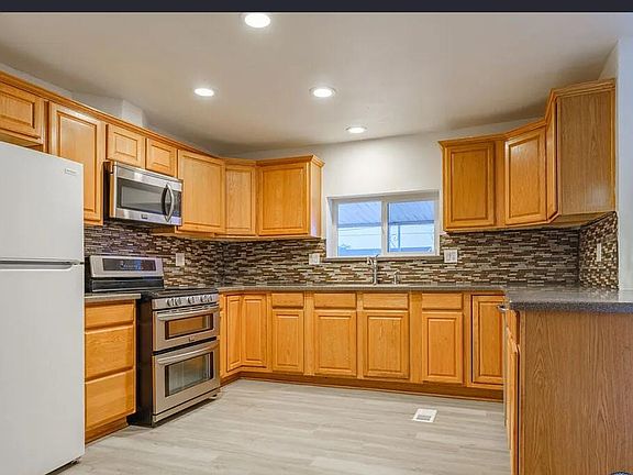 5th image of 537 W Banta Rd