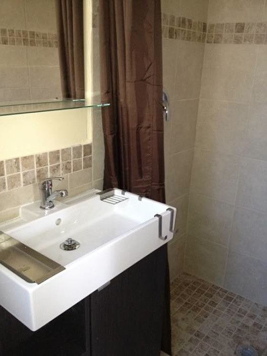 2nd image of 1909 N Hollywood Way