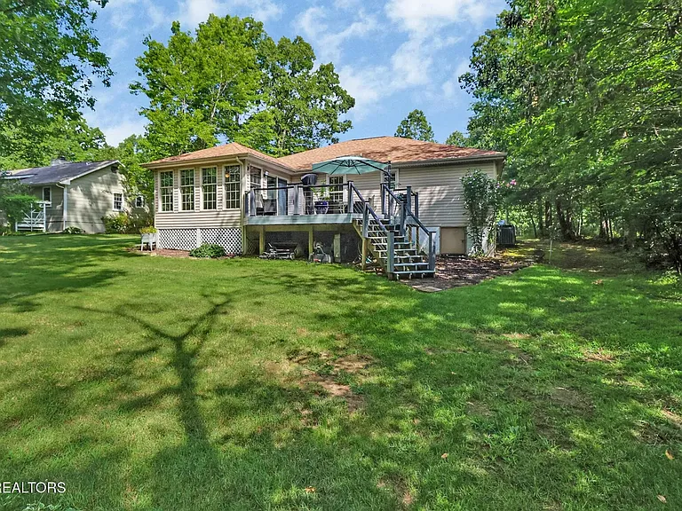 144 Pomeroy Dr — Photo 25