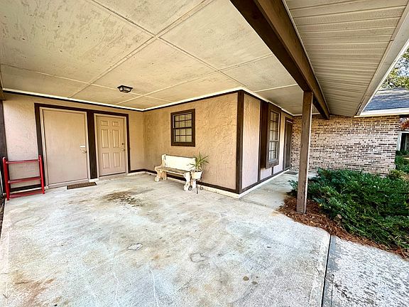 3rd image of 127 Stewart Ct