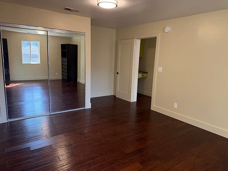 11619 1/2 Burbank Blvd #11619-1/2 — Photo 8
