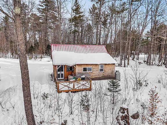 4th image of 110 Middle Road