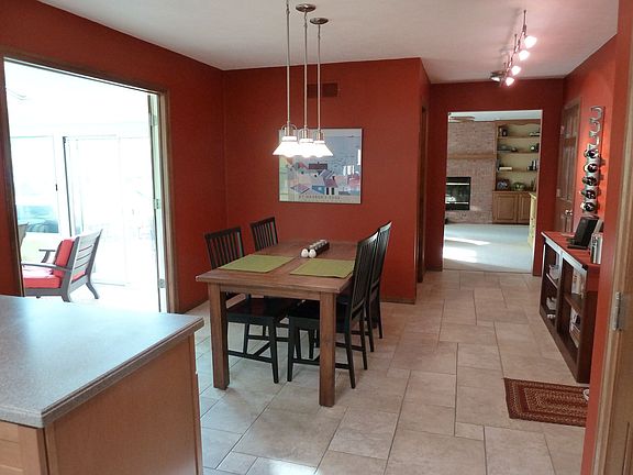 Kitchen eating area