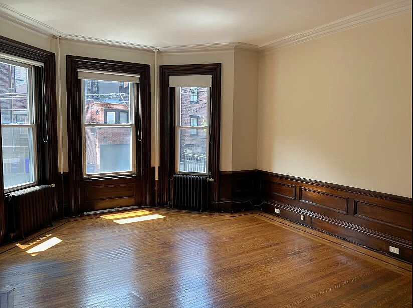 1st image of 307 Beacon St APT 3