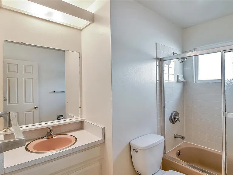 754 Yale Ln — Photo 33