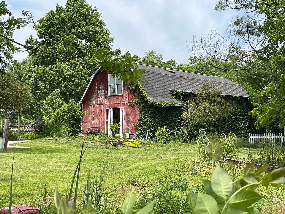 2nd image of 2623 Frankfort Rd