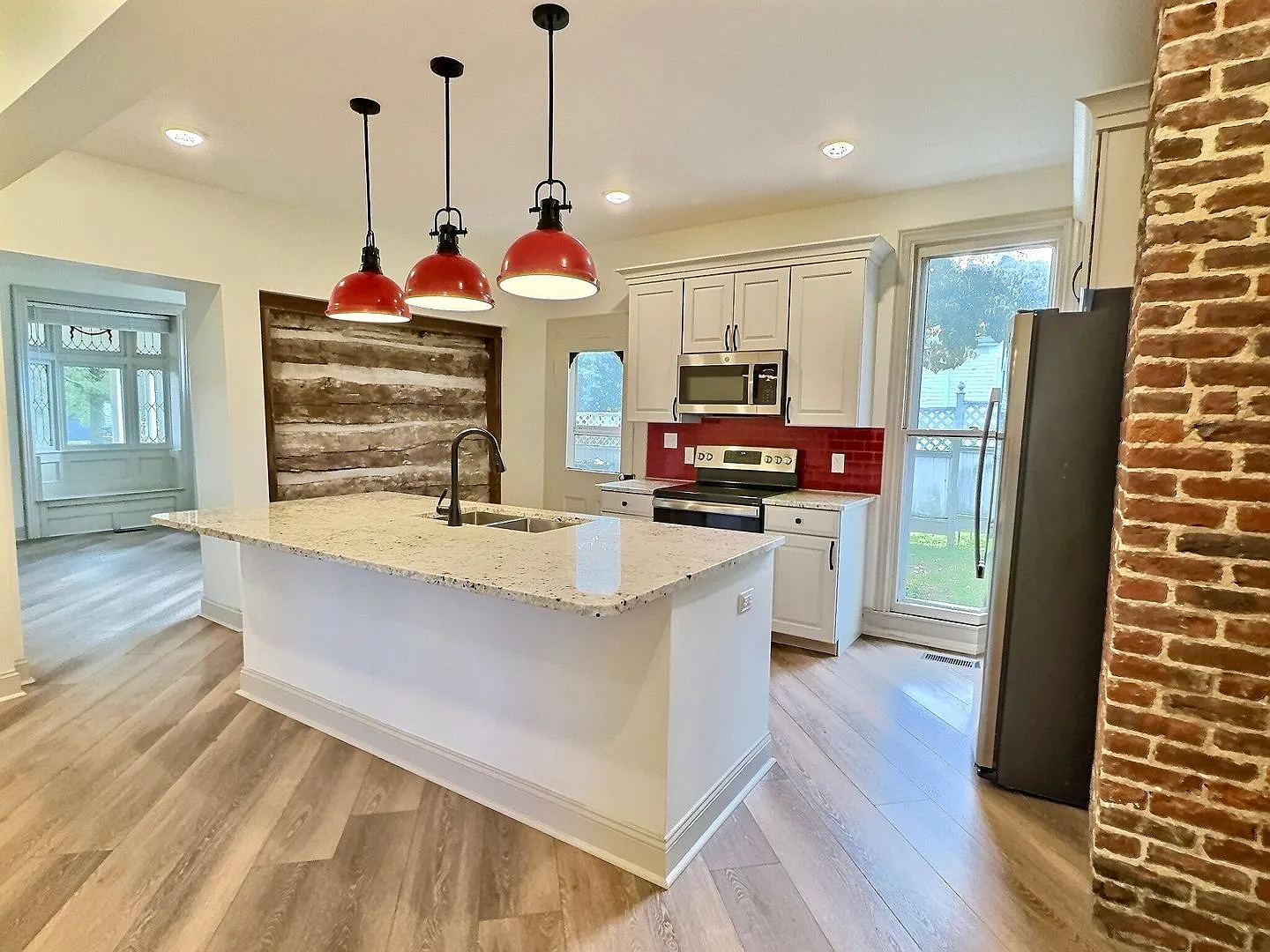**August 2028** HUGE 8 Bed 6 Bath !! Fully Remodeled!! — Photo 1