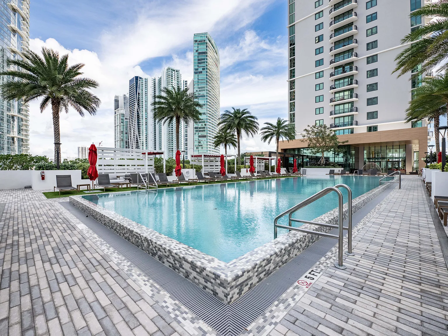 Bezel Miami — Photo 2