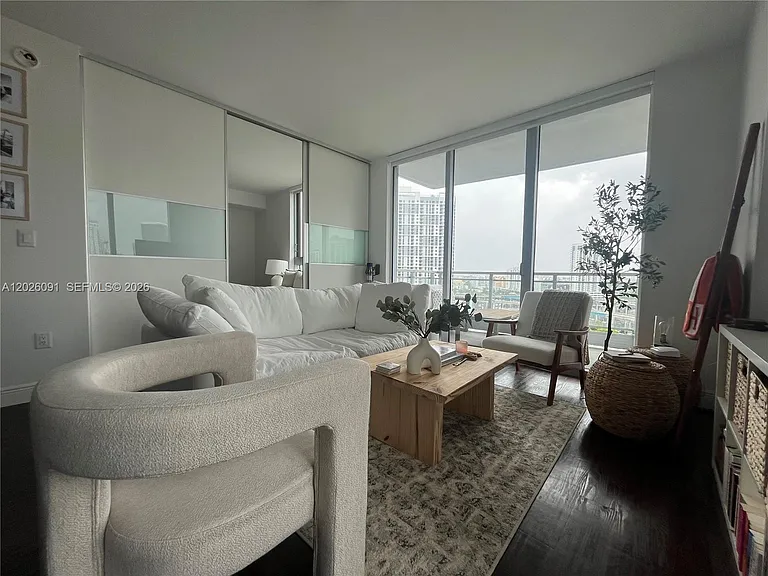90 SW 3rd St #1705 — Photo 4