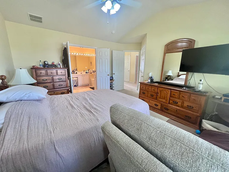 Master Bedroom - pic 2