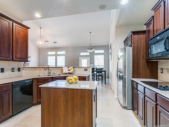 3rd image of 803 Willow Knoll Cv
