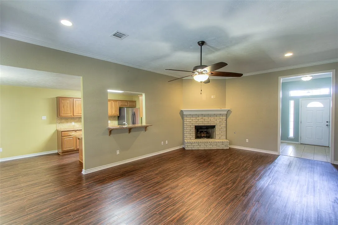 4 bed, 1765 sqft, $2,125 — Photo 4