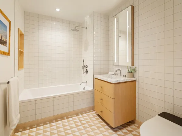 24-01 Queens Plaza North image 3 of 16