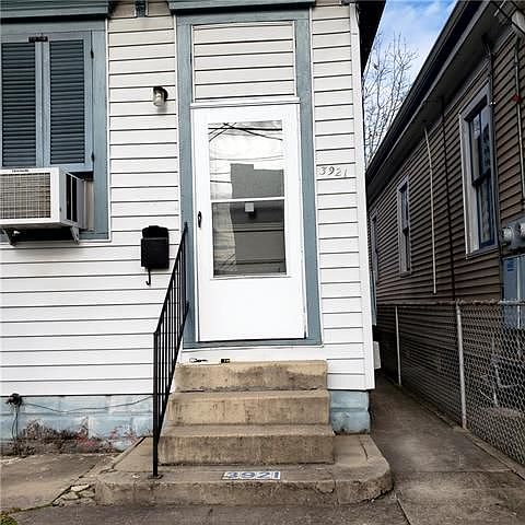 1st image of 3921 Toulouse St