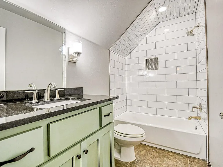 19208 Greenery Ln — Photo 31