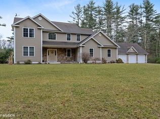 2 Old Richmond Townhouse Rd, Richmond, RI 02812