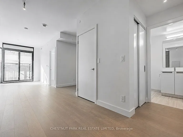 160 Kingsway Cres #703 — Photo 10
