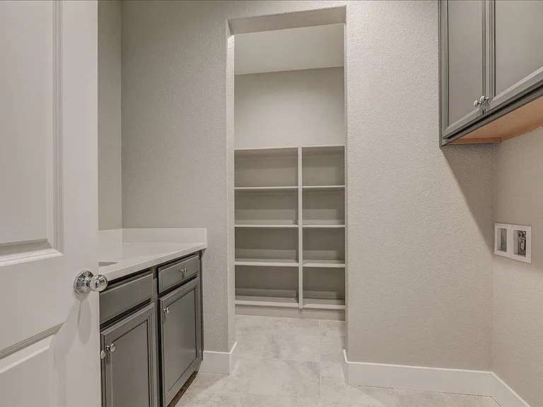 579 Honeysuckle Dr — Photo 10