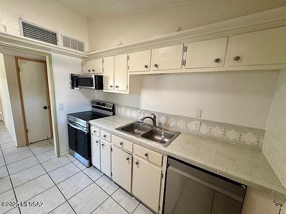 4th image of 5505 N La Canada Dr