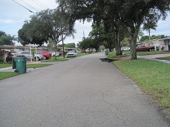 4th image of 5116 SW 93rd Ave