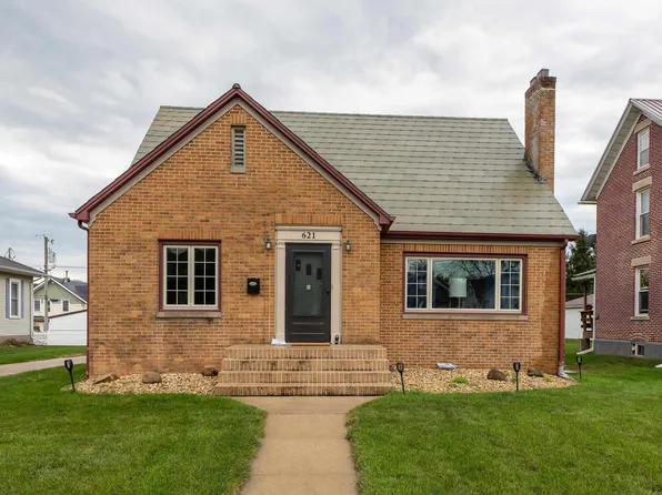 621 1st Ave W, Dyersville, IA 52040