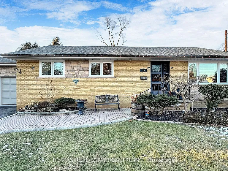 10 Suburban Dr — Photo 2