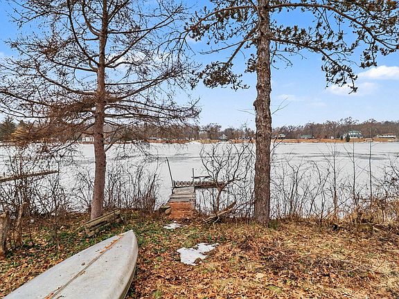 5th image of 203 S Maple Rd