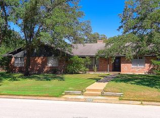 3615 Sweetbriar Dr, Bryan, TX 77802