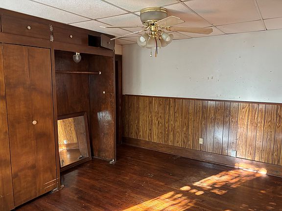 5th image of 942 E Moses St