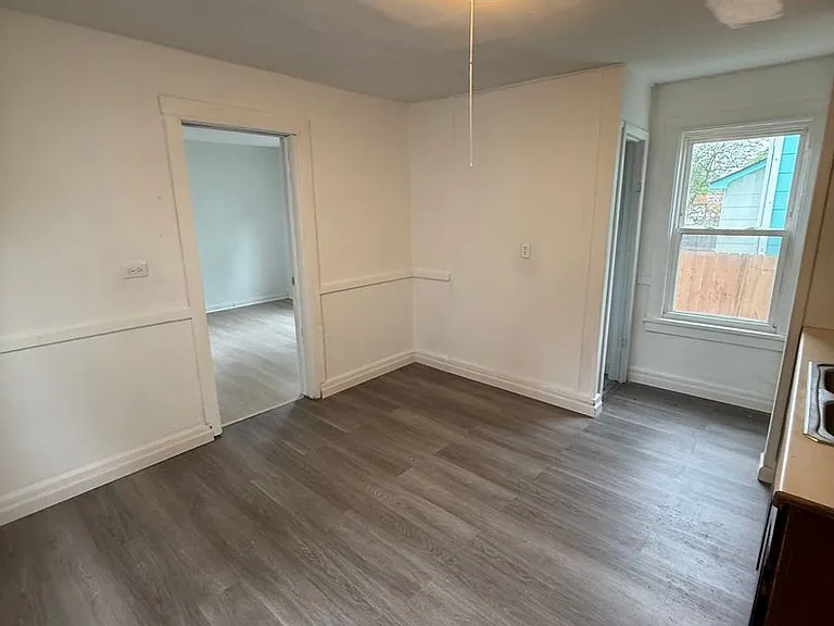 10214 Avon Ave — Photo 4