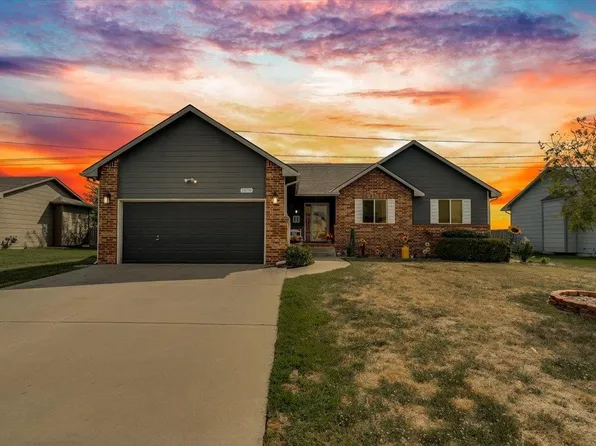 1879 W Lakeview Ct, Haysville, KS 67060