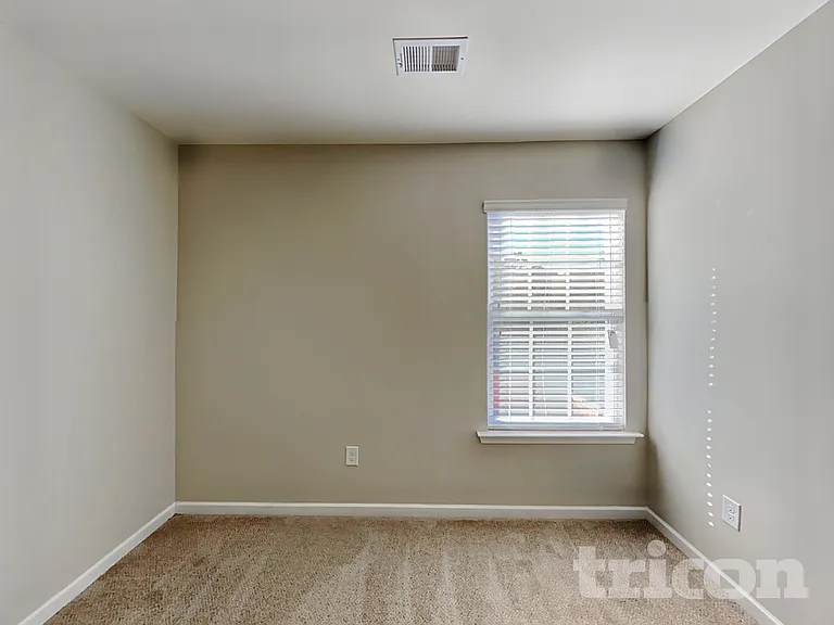 429 Victory Ln — Photo 14
