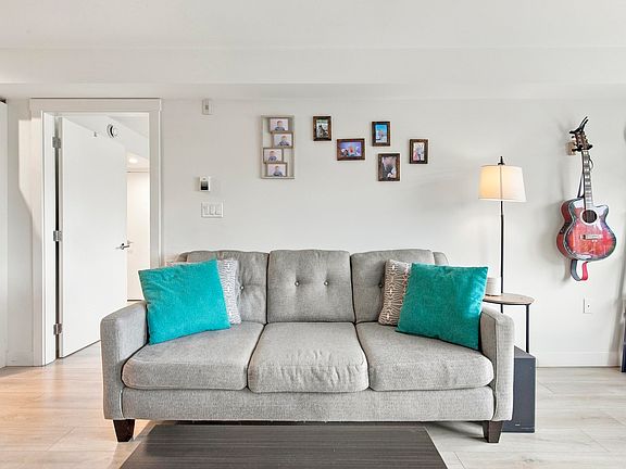 4th image of 1519 Crown St #305
