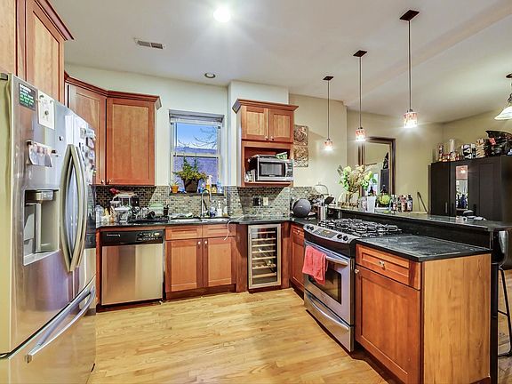 4th image of 5417 N Ashland Ave #2