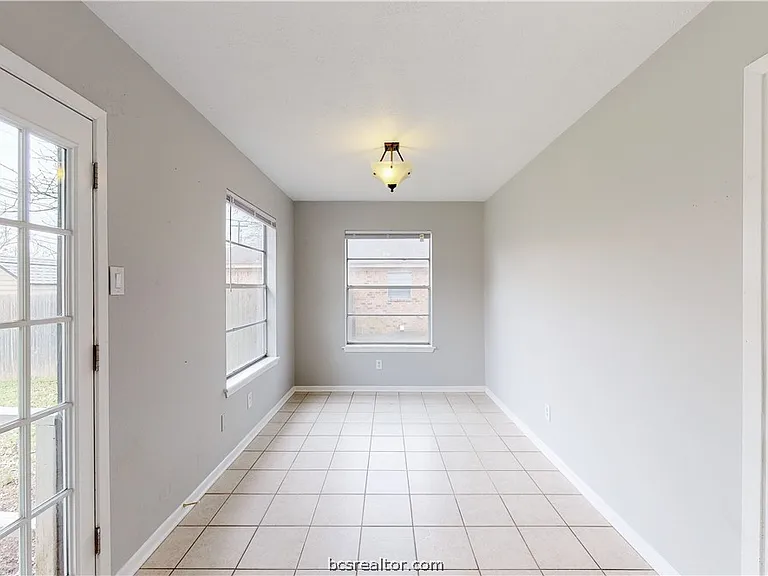 1107 Braeswood Dr — Photo 11