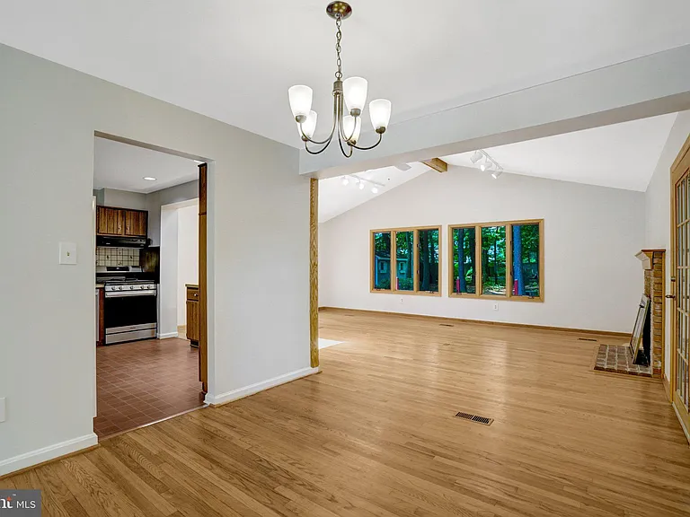8236 Governors Ct — Photo 9
