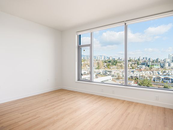 2nd image of 755 Harbourside Dr #710