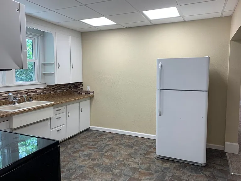 1444 N Sherman Ave — Photo 10