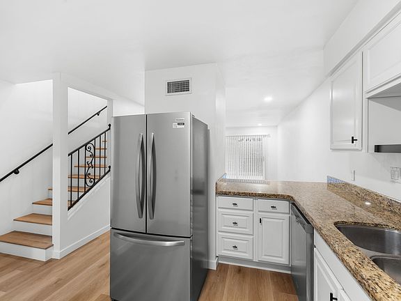 3rd image of 621 E Cedar Ave #B