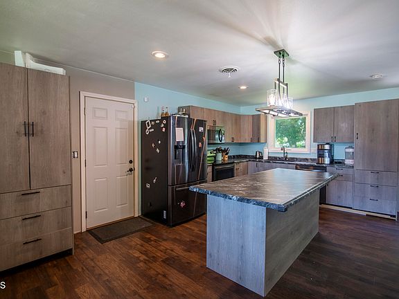 4th image of 409 Birchwood Dr