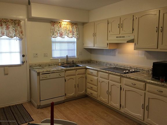 2nd image of 16B Gramercy Ln #B