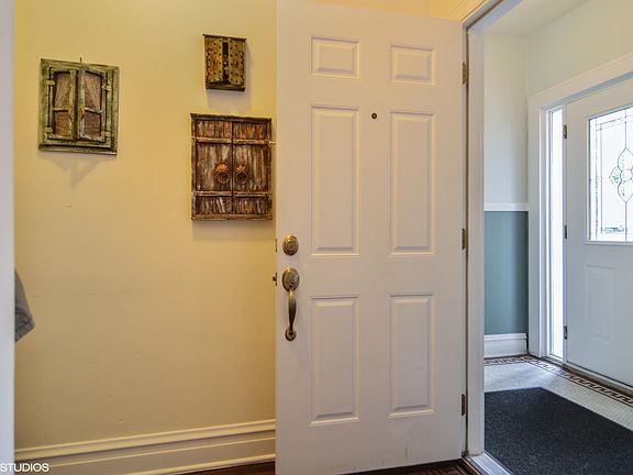 3rd image of 2435 W Winona St #2