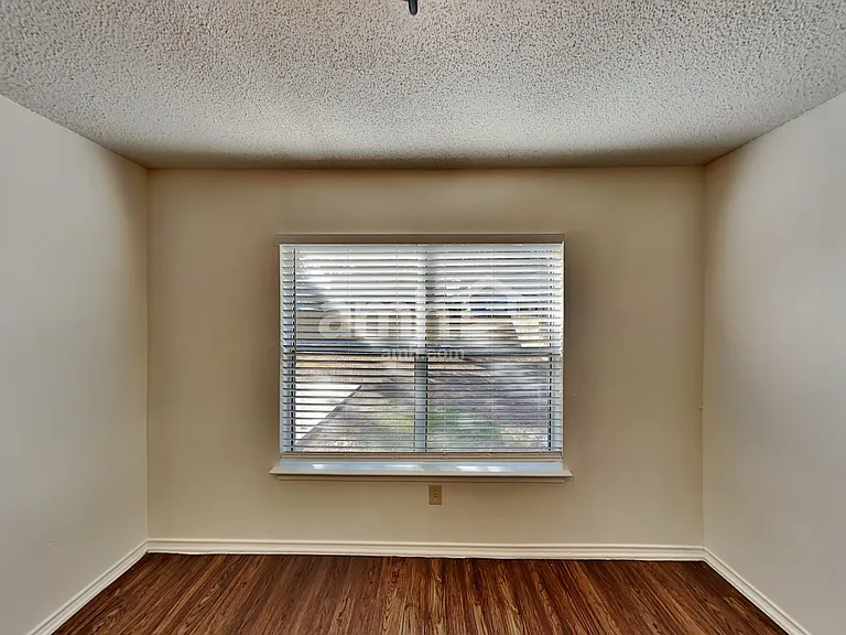 8135 Chestnut Manor Dr — Photo 5