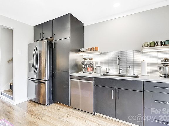 5th image of 98 Brightwater Heights Dr