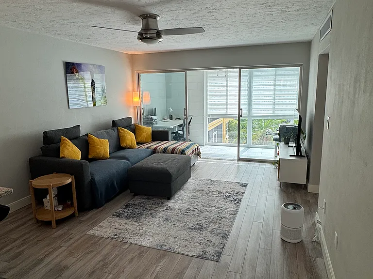 2155 Wood St #B6 — Photo 4