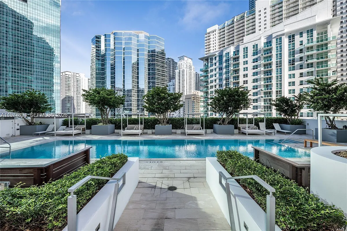 Building Photo - 1300 Brickell Bay Dr #600