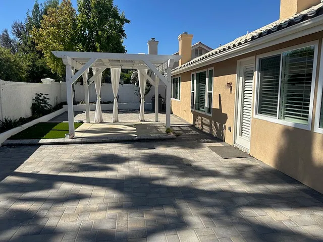 4 bed, 2519 sqft, $6,950 — Photo 4